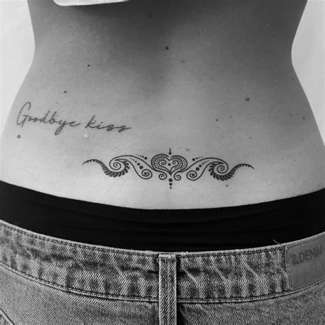 tatuajes para mujeres en la espalda baja|96 Tatuajes en la baja espalda (o los lumbares)